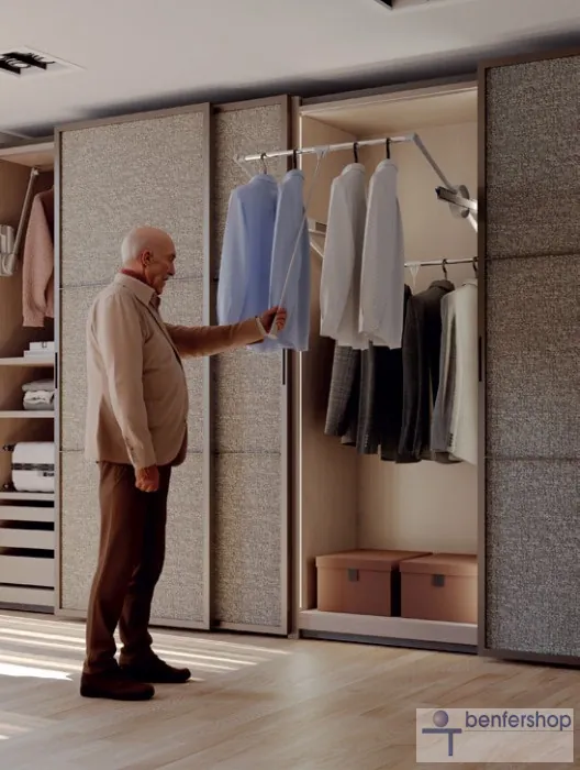Eine doppelte Garderobenstange die als Kleiderlifter um 360 Grad im Kleiderschrank gedreht werden kann.