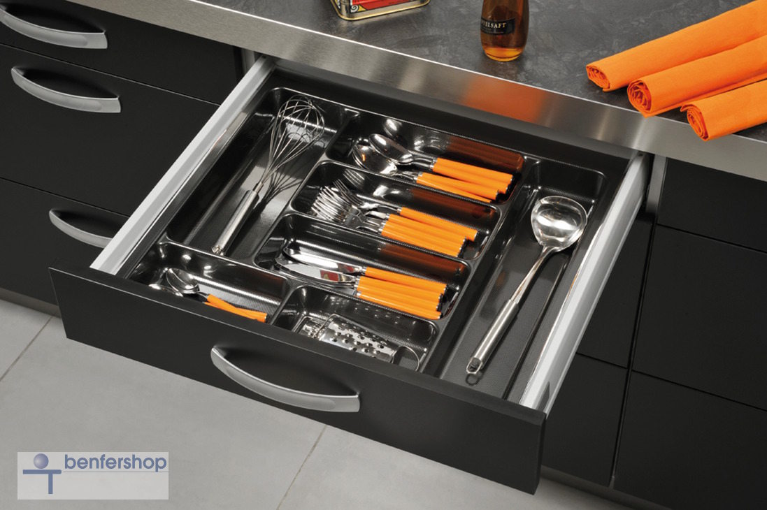 Schubkasteneinsätze aus Kunststoff schwarz, Tiefe bis 590 mm.