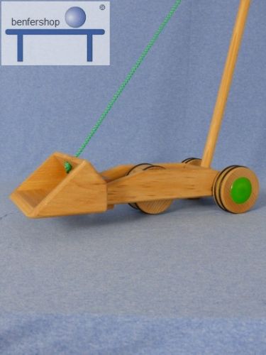 Radlader aus Holz mit beweglicher Kippschaufel