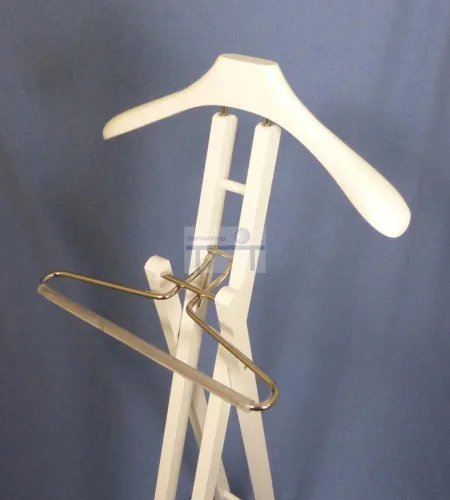 Anzugsständer mit Kleiderbügel und Hosenhalter