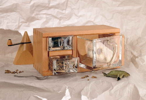 Holzschüttenkasten mit drei Glasschütten