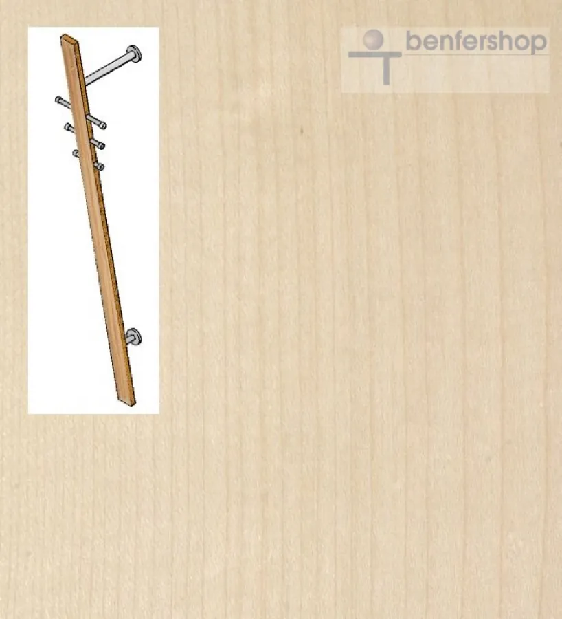 Flurgarderobe aus Ahorn-Massivholz und Edelstahl, Schräge Frontblende aus Holz, Kleiderhaken, Garderobenstange und Befestigungselemente aus Edelstahl.