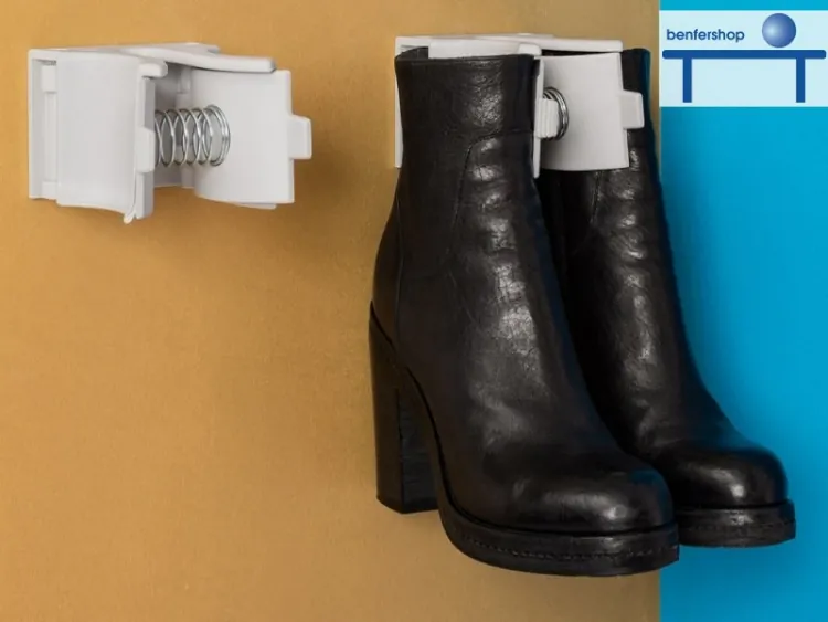 Stiefel und Stiefeletten, platzsparend im Schrank aufbewahren.