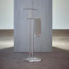Kleiderständer aus Edelstahl, V2A. Standfuß mit einer Edelstahl-Ummantelung.