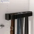 Kleiderschrankauszug in Tiefschwarz mit integrierten Haken für Guertel, Schals und Krawatten.