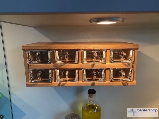 Schüttenkasten, inkl. 8 Gewürzschütten aus Glas.